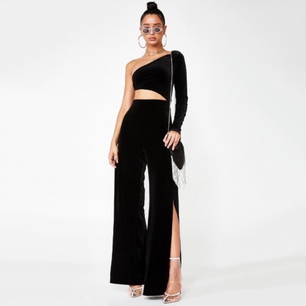 Tiger Mist Black One-Shoulder Jumpsuit